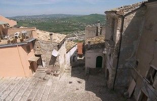 Uno scorcio fra le case del centro storico