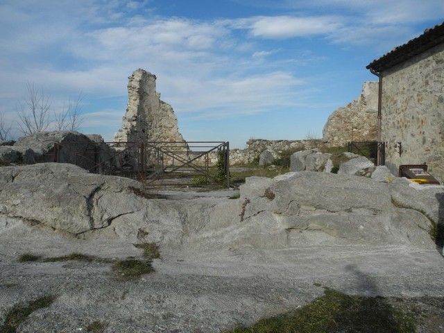 I resti della chiesa dell'Annunziata sul masso di gesso