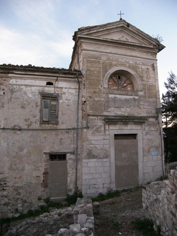 La facciata della chiesa di Sant'Antonio, detta dei Tozzi