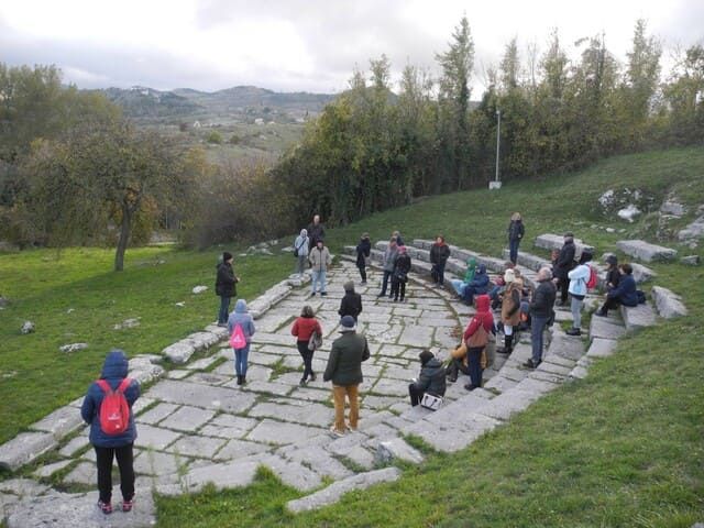 Il teatro di Iuvanum con i gradini della cavea